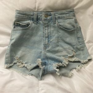 FOREVER 21 DISTRESSED JEAN SHORTS